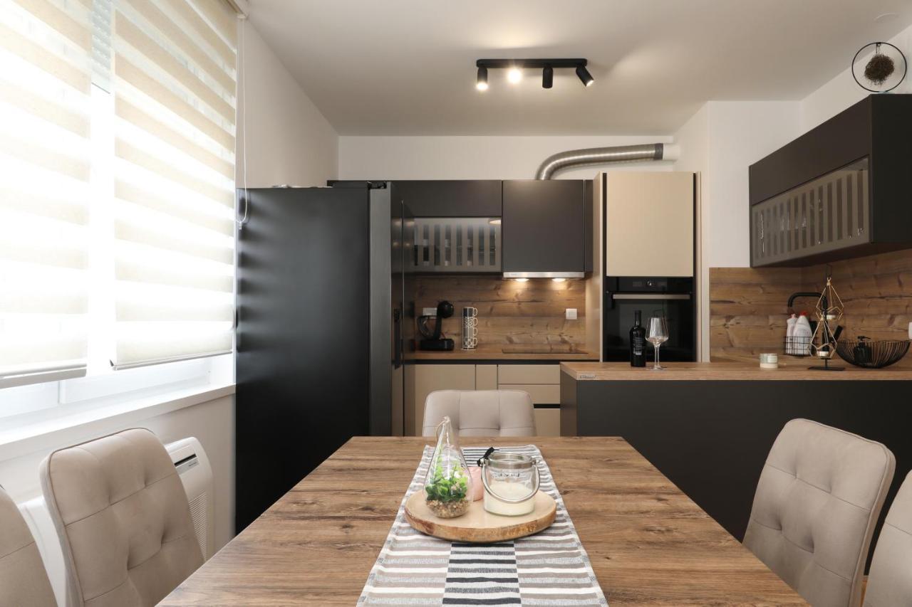 Apartman Maresa Zara Esterno foto